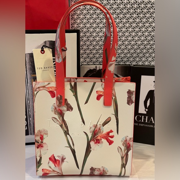 Ted Baker Handbags - NWT TED BAKER LONDON “THE ICON” 
IRIS PRINT TOTE

SHE IS SO PRETTY!👛🌷🌸